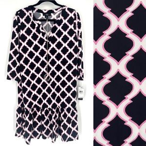 NWT AGB Women's Geometric 3/4 Sleeve Split Neck Mini‎ Dress Black Size Medium